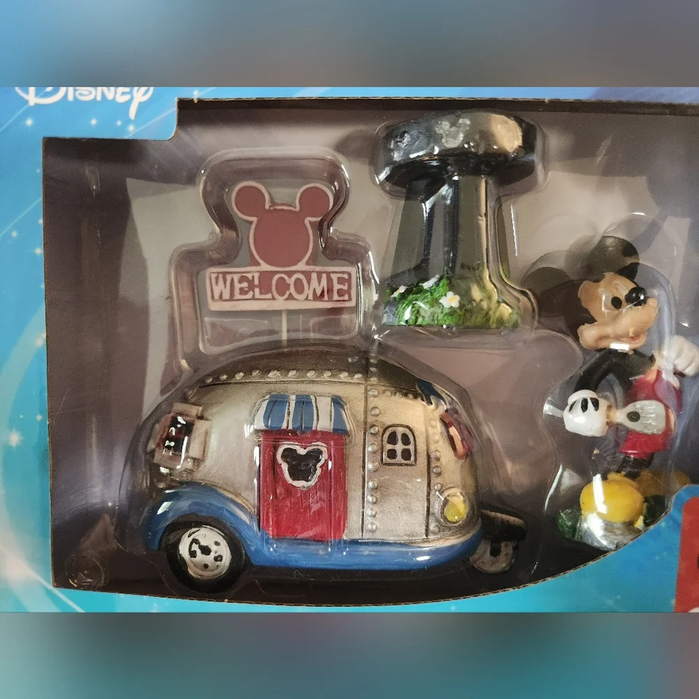 Disney Mickey Mouse and Minnie Mouse Miniature Statuaries Kits NEW